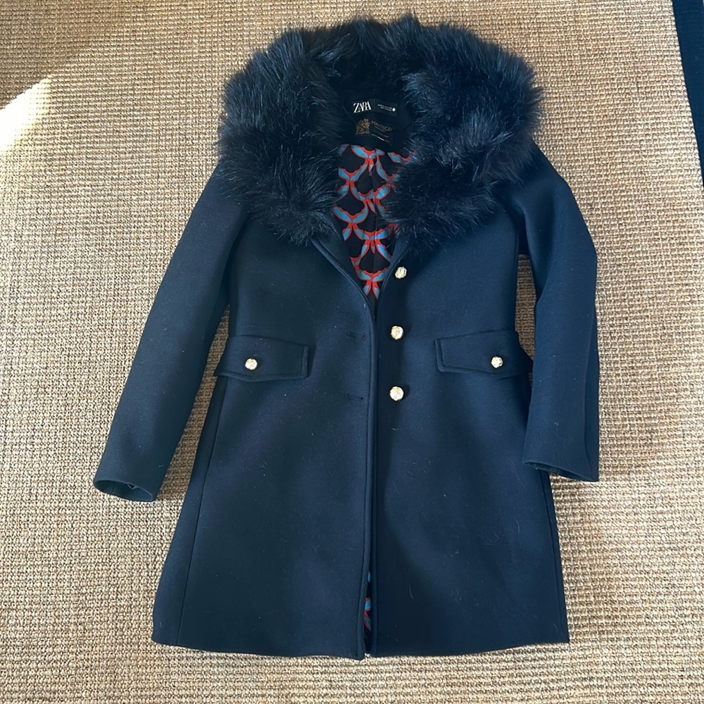 Women’s Zara coat with removable fur size xs